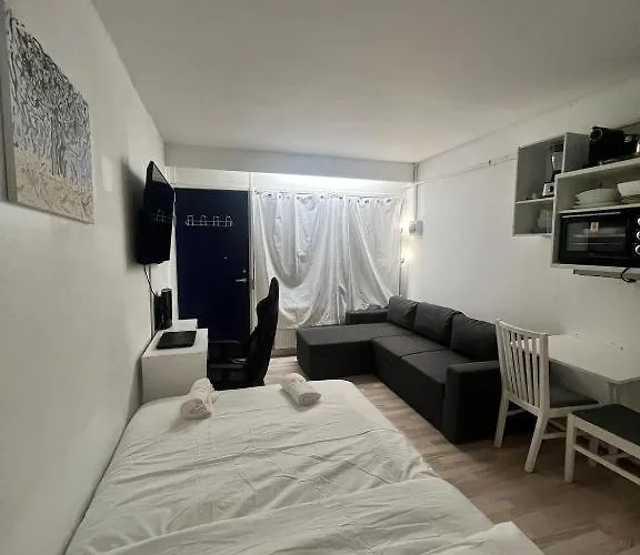 Apartment Your Cozy - Just Minutes From Airport