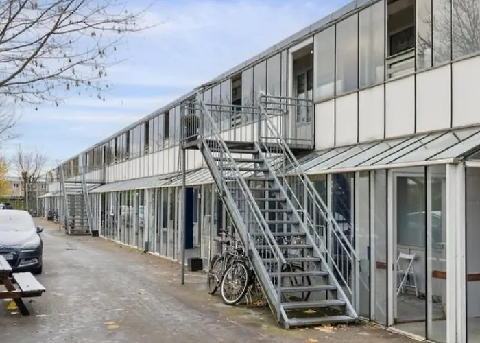 Your Cozy - Just Minutes From Airport Apartment *